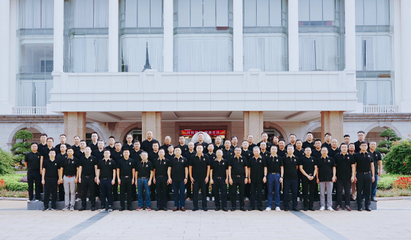 蓝鲸体育直播集团电子新材料行业会议在广东东莞总部成功召开